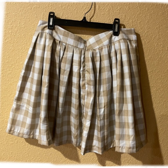🐣 Trendy Pleated Plaid / Checkered Mini Skirt ~ NWT - Picture 2 of 4